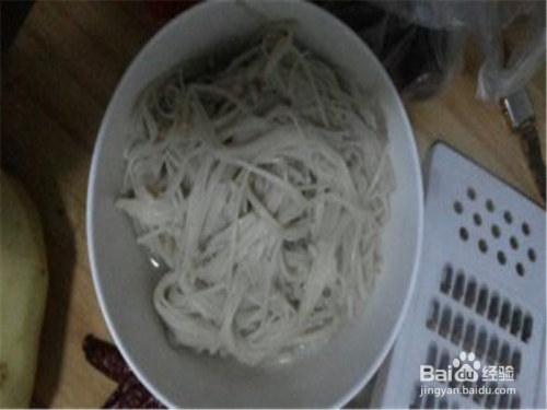猪肉焖面的魅力，醇香滋味，一学就会的家常美食