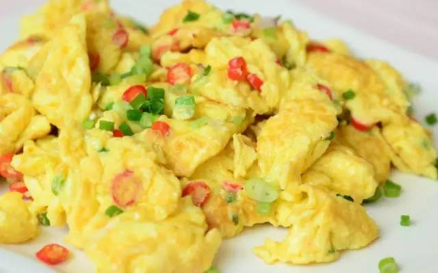 汤豆腐炒鸡蛋，家常美食的全新尝试与营养奥秘