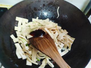 油炸香汤豆腐皮，家常美食的魅力与做法解析
