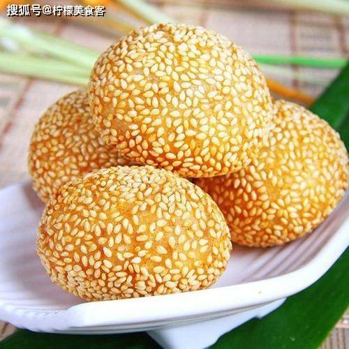 糯米绿豆粑，传统美食的绿色魅力