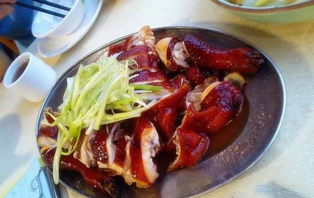 蚕蛹拌豆腐，一道营养丰富的地方特色美食