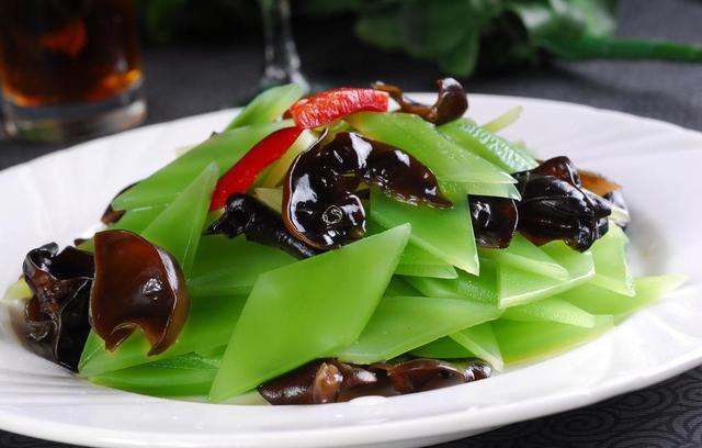 素蒸木耳，美味素食新体验，营养健康一步到位