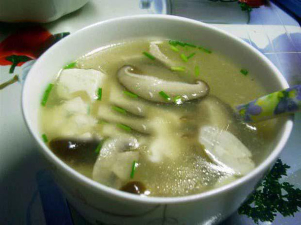 鸡蛋豆腐嫩豆腐汤，营养美味，滋补养颜的简易家常菜