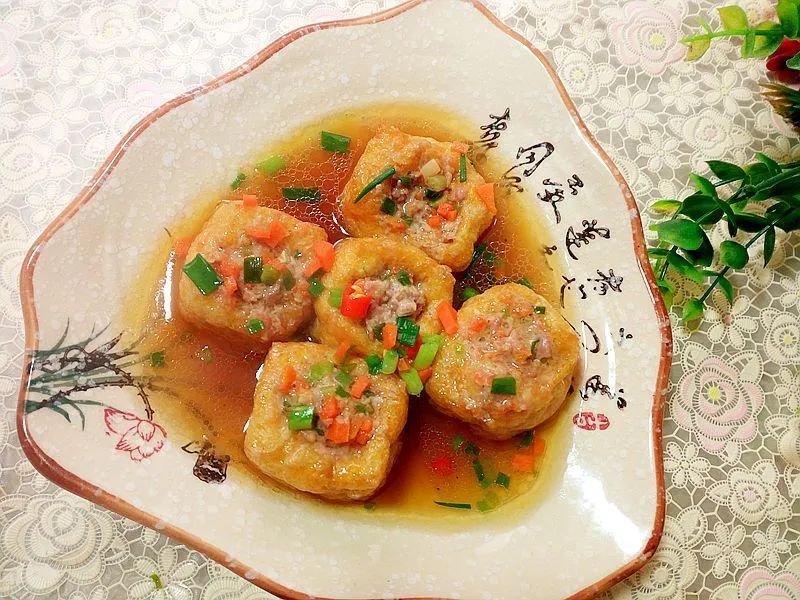 油豆腐炒肉包肉，家常美食的创意升级