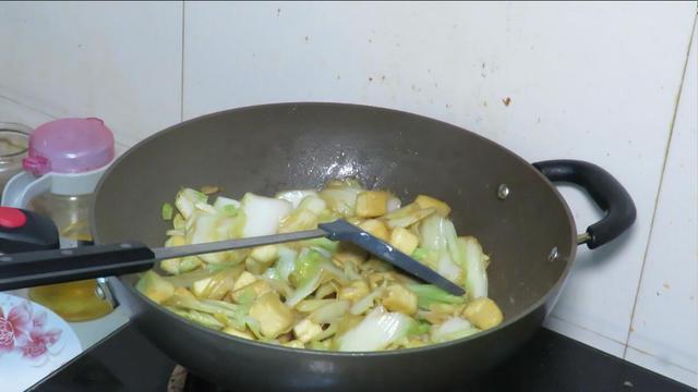 白菜片炒豆腐片的做法