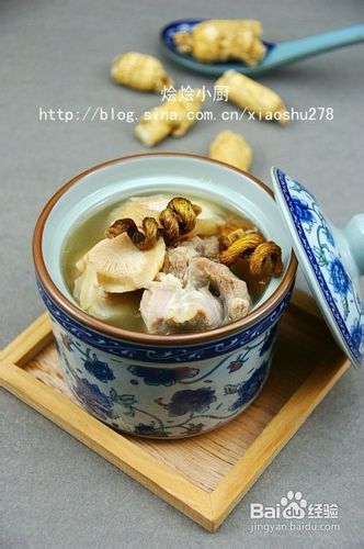 雪耳瘦肉汤，滋润养颜的养生佳品，简单易做滋养身心