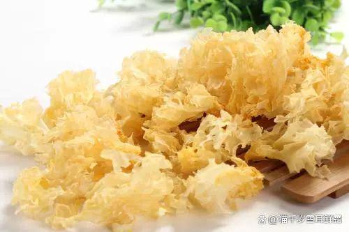 雪耳瘦肉汤，滋润养颜的养生佳品，简单易做滋养身心