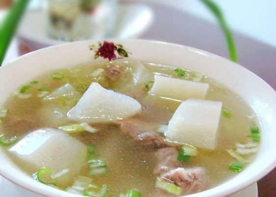 红烧肉炖豆腐银耳，传统与养生的美味融合