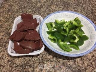 家常美食，辣炒猪血的诱惑与制作秘诀