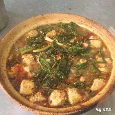 肥肠砂锅臭豆腐，重口味美食的极致诱惑