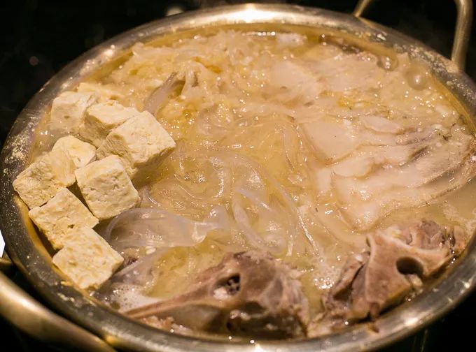 炖大骨，滋养身心，温暖家常的美味佳肴