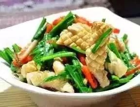 豆腐韭菜大葱小葱的鲜美搭配，家常豆腐新做法解析