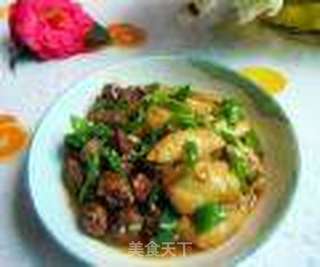 牛筋煮油豆腐，传统美食的魅力与家常做法解析