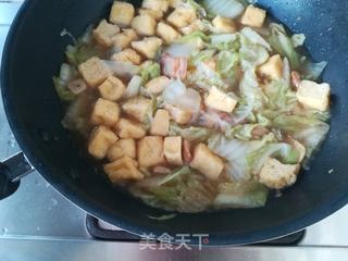 牛筋煮油豆腐，传统美食的魅力与家常做法解析