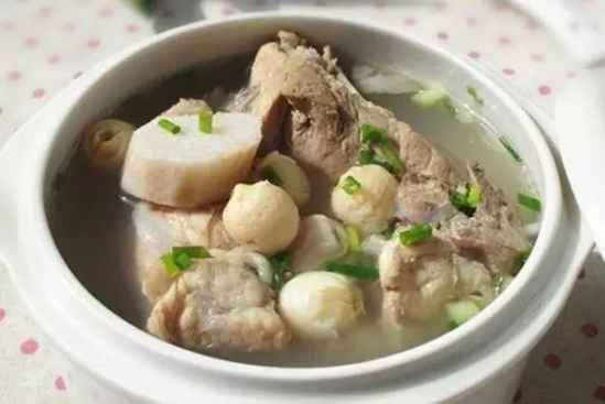 猪红豆腐汤，补血养颜的美食佳品