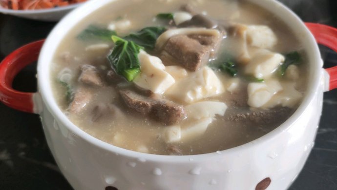 猪红豆腐汤，补血养颜的美食佳品
