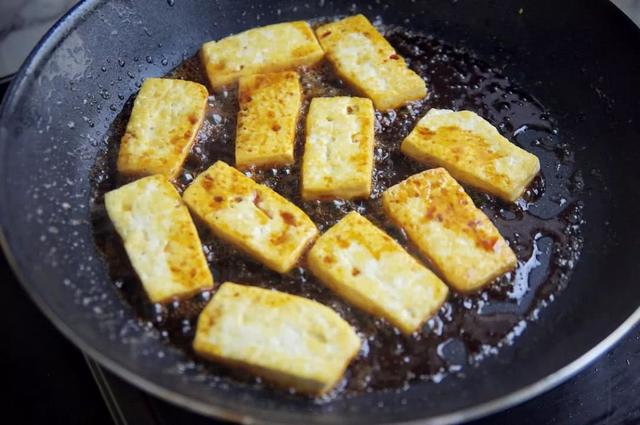 烧烤盛宴中的一抹豆腐香，自制烧烤豆腐料的详细攻略