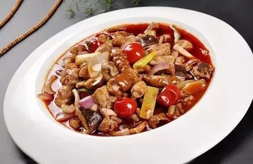 臭豆腐烧肥肠鸡，独特风味，美味又营养的创意佳肴