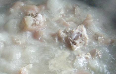猪蹄炖冻豆腐的做法