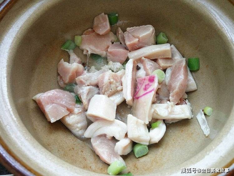 猪蹄炖冻豆腐的做法