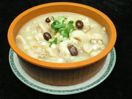 鲍鱼菇炖豆腐，滋补养生的美味佳肴