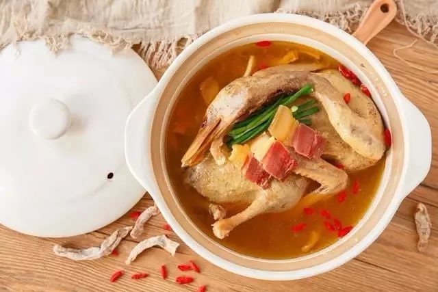 老鸭煲汤，滋补养生的经典佳品