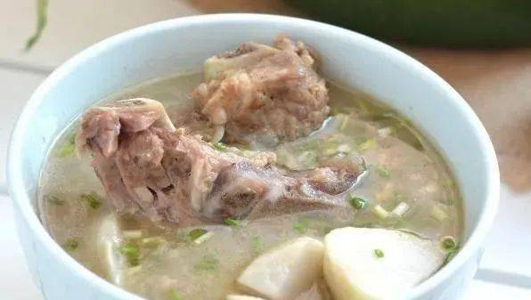 芋头肥肠豆腐煲汤，滋养身心，暖胃暖心的家常美味
