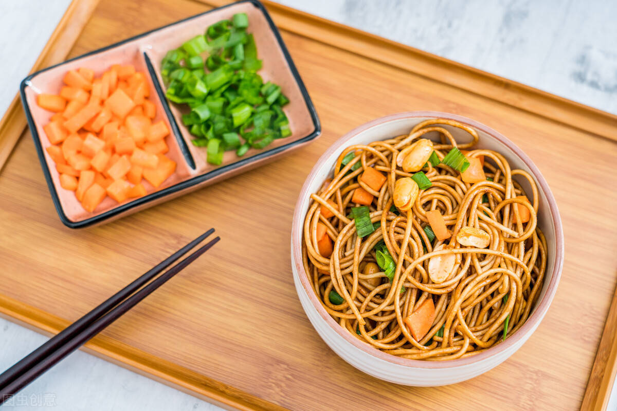 芝麻酱拌面，家常美食的魅力与简便做法解析