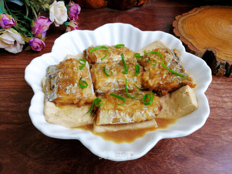 油炸毛鱼炖豆腐，家常美食的鲜美秘诀