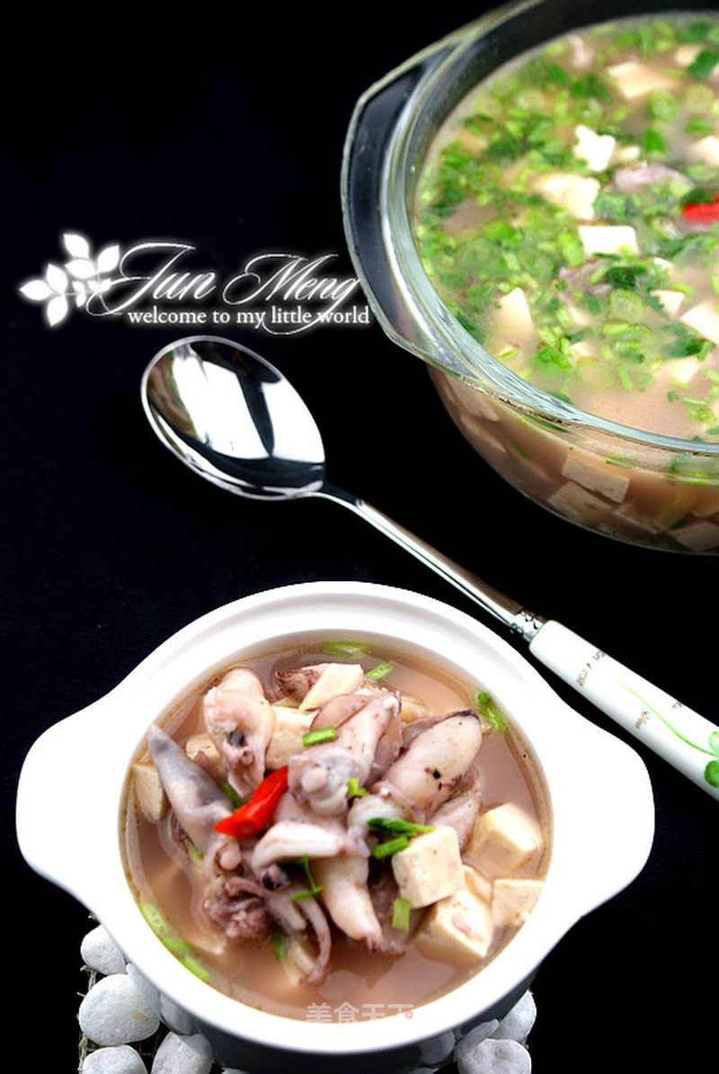 油炸毛鱼炖豆腐，家常美食的鲜美秘诀