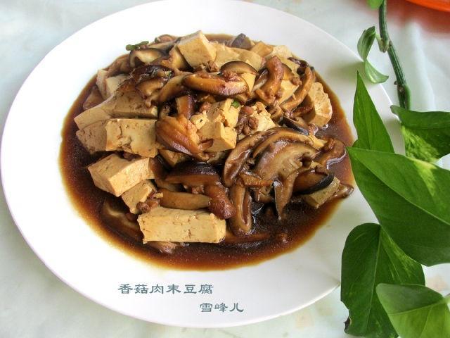 家常炒猪肉香菇豆腐，鲜美口感，营养满分