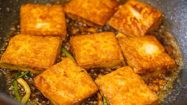 红烧日本豆腐不碎的秘诀，口感滑嫩，美味升级