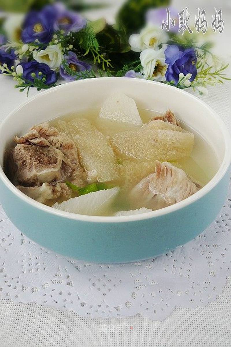 竹荪玉米排骨汤，滋养身心的一碗鲜美汤品