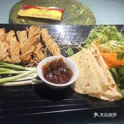 烙馍卷豆腐卤汁，家常美食的魅力展现