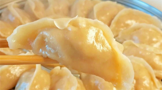 鸡蛋酸菜蒸饺子做法
