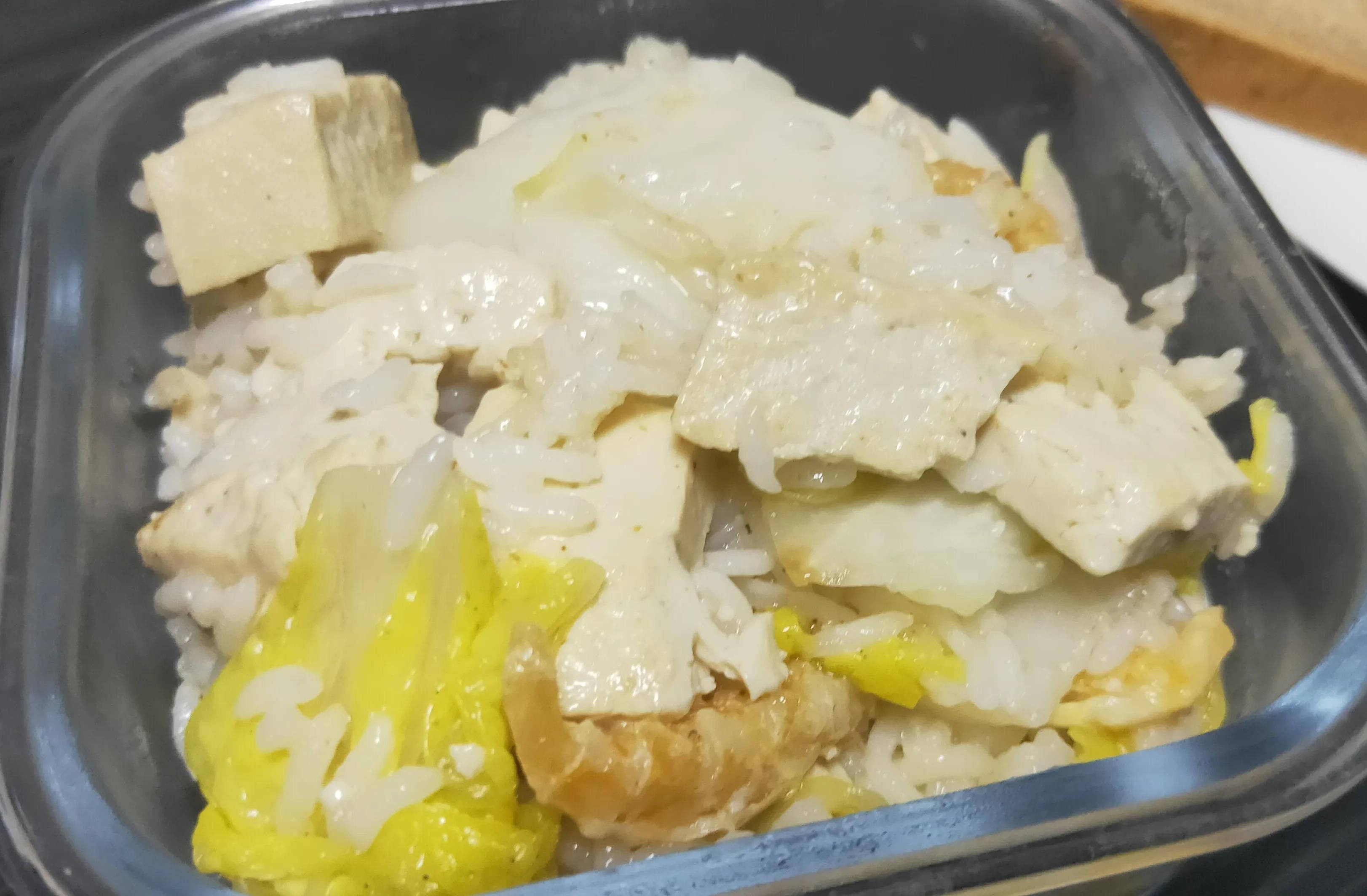 狗饭豆腐白菜，家常美食的温暖魅力