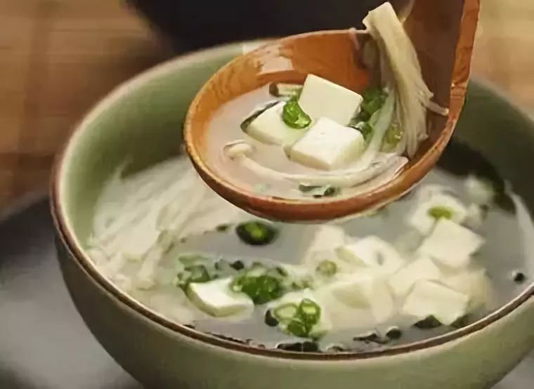 豆腐浓汤紫菜，温暖心灵的鲜美佳肴