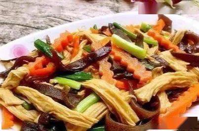 木耳腐竹豆腐炒肉，家常美食的健康升级之道