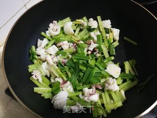 芹菜炒鱼的做法视频