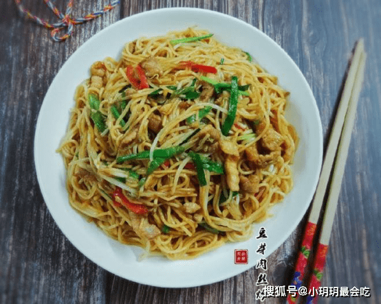 海鲜鱼豆腐炒粉条，鲜美滋味，家常美食新体验