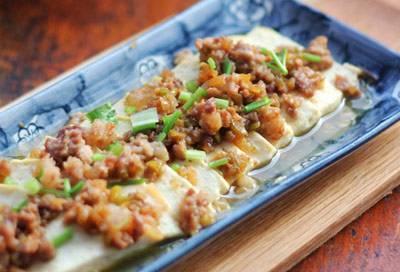 东北家常味，肉末蒸豆腐的美味秘诀与做法解析