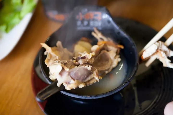 花甲煲豆腐肉汤，鲜美滋补，暖身养颜的佳品