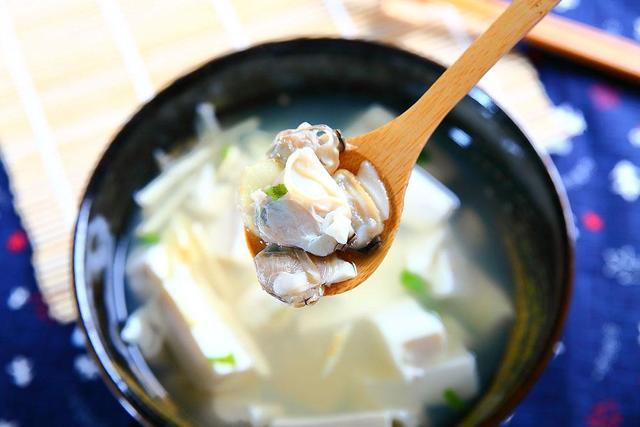花甲煲豆腐肉汤，鲜美滋补，暖身养颜的佳品