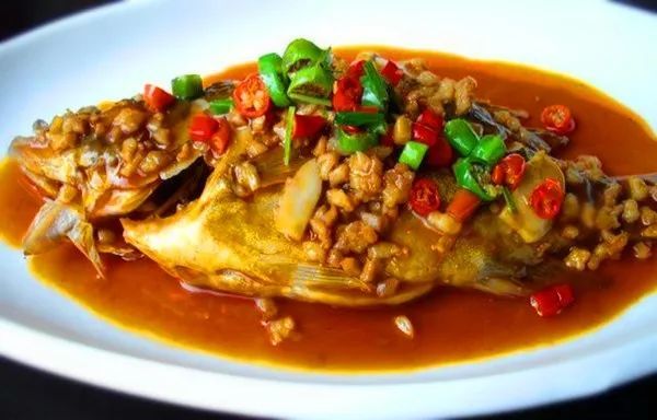 红烧臭鳜鱼烧豆腐，香气四溢的家常美食