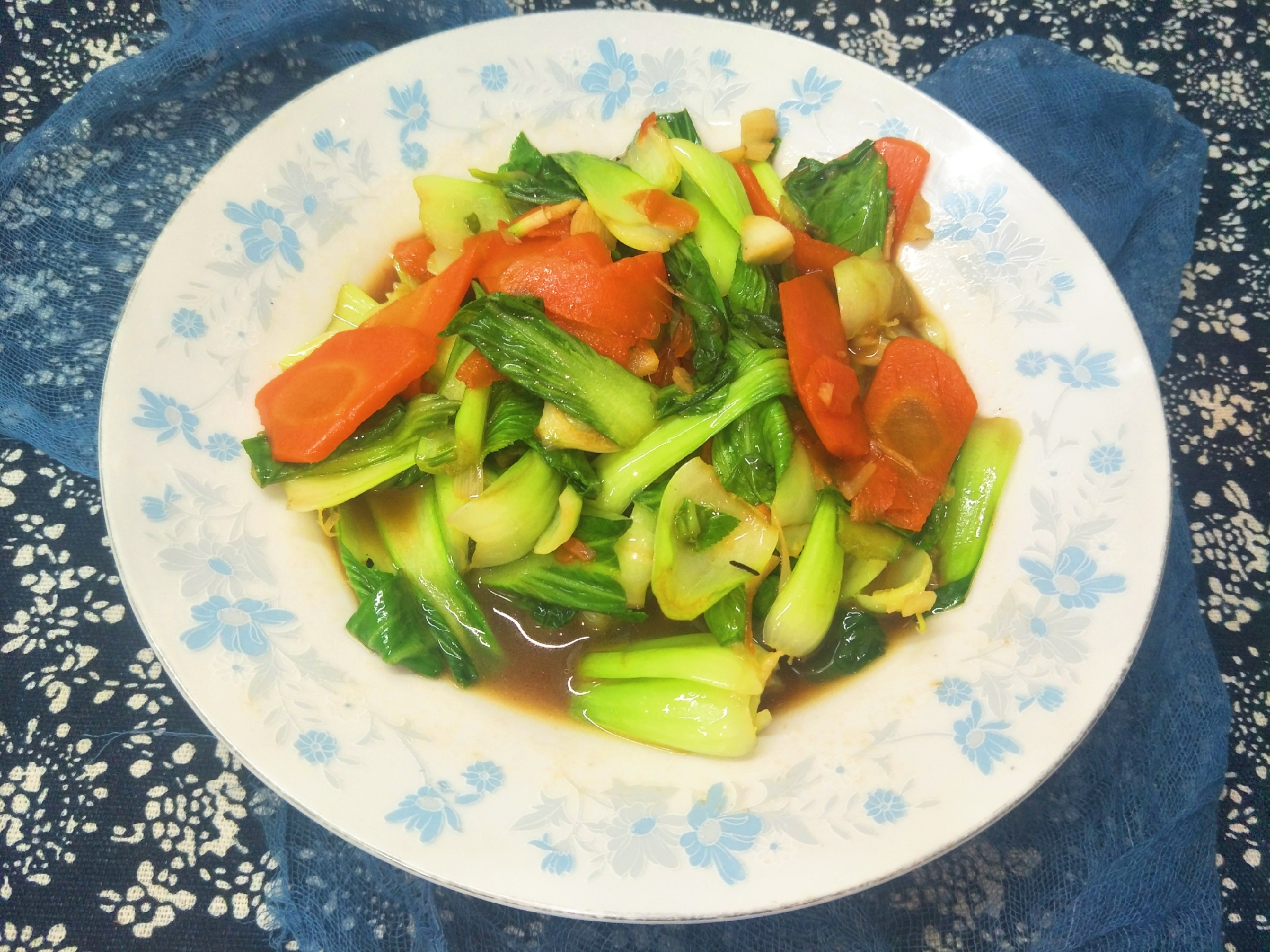 家常美味——油菜炒西红柿的制作与营养解析