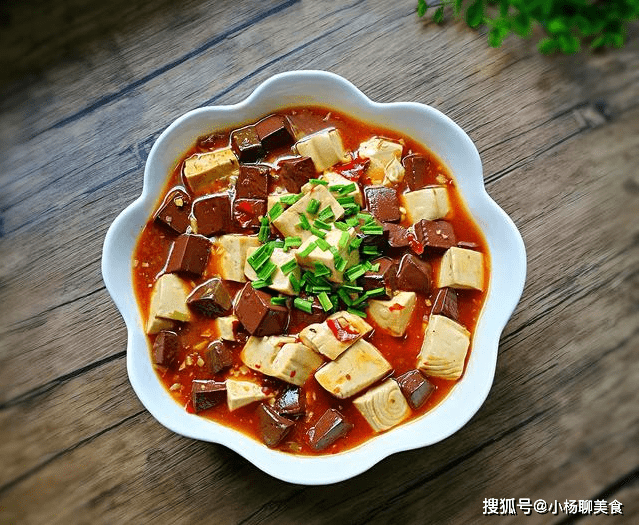 鸭血块炒豆腐，家常美食的健康升级