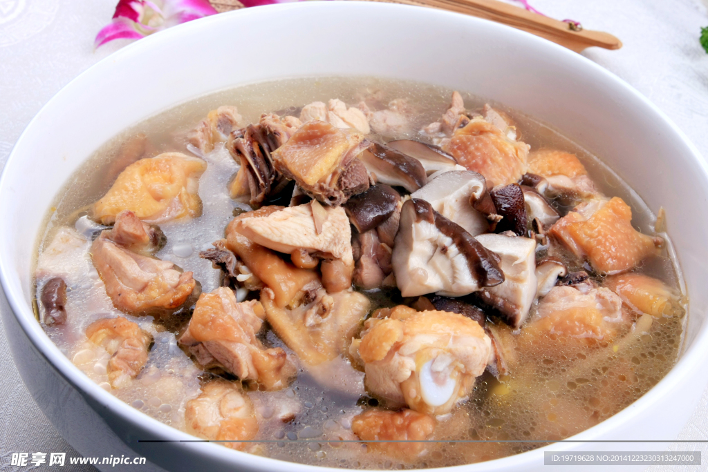 香菇炖鸡豆腐羹，滋养身心的一碗暖意美食