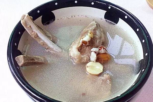 猪肋骨煲汤的做法