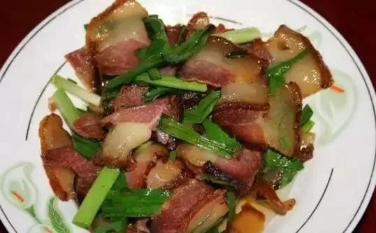 苗族腊肉炖豆腐，传统美食的现代演绎