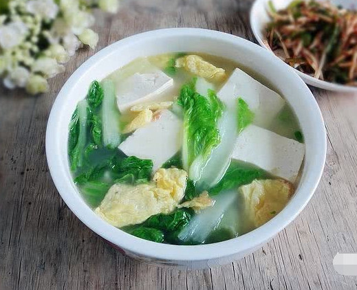 鲜猪皮豆腐汤，滋补养颜的美味佳肴